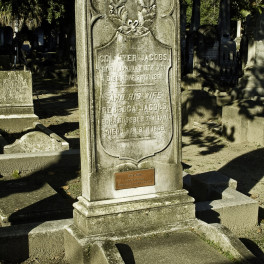 Gravestone of Myer Jacobs (1791–1861) and his wife, Rebecca Lazarus (1791–1869)